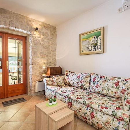 Apartment Jadranka With Sea View In Rogotin Eksteriør bilde